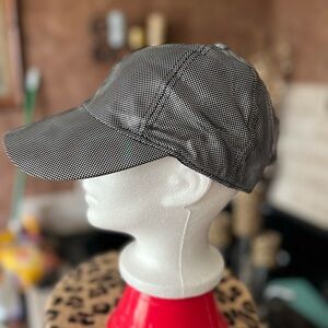 🔥3 for $25🔥 NWT- HOLOGRAM SUPER CUTE HAT. One size fits all